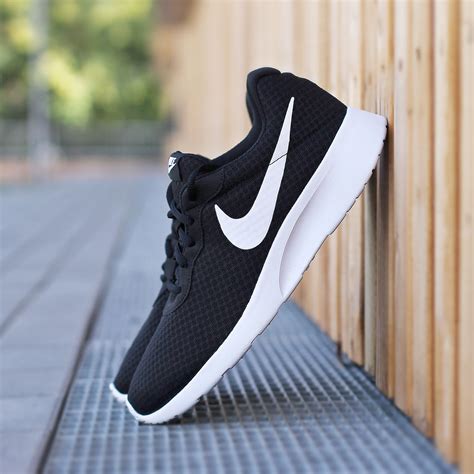 weis nike schwarze|Schwarze Nike Schuhe online kaufen .